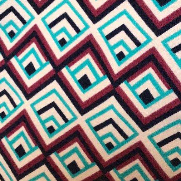 Patterned Dress with quarter length sleeves - Picture 3 of 4